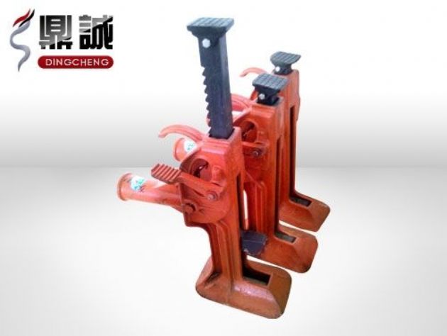 點(diǎn)擊查看詳細(xì)信息<br>標(biāo)題：齒條式起道機(jī) 閱讀次數(shù)：4565