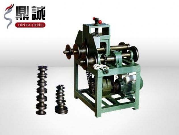 點擊查看詳細信息<br>標題：立式多功能滾動式彎管機 閱讀次數：5423