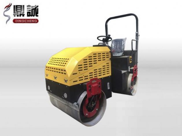 點擊查看詳細信息<br>標題：2.5噸全液壓座駕式振動壓路機 閱讀次數：15044